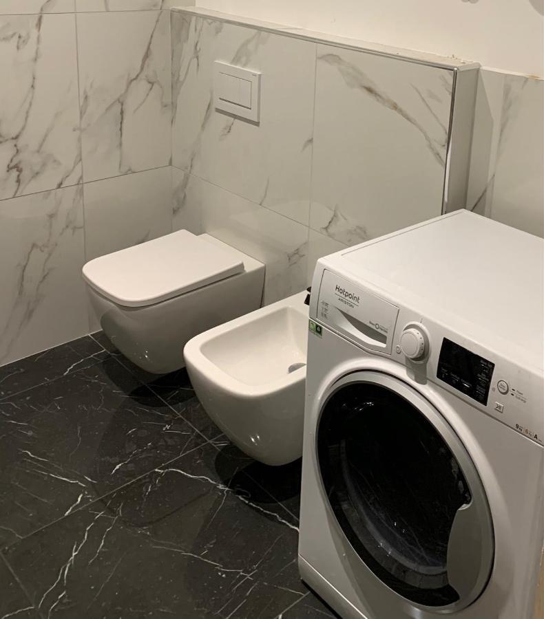 Ugo Bassi Lux Apartment Bologna Eksteriør bilde